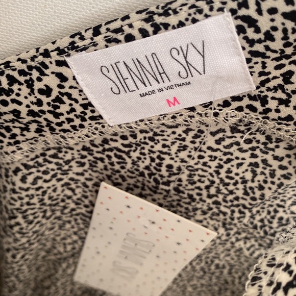 (B12) NEW Sienna Sky Tank Top, Size Medium, NWOT - Picture 7 of 13